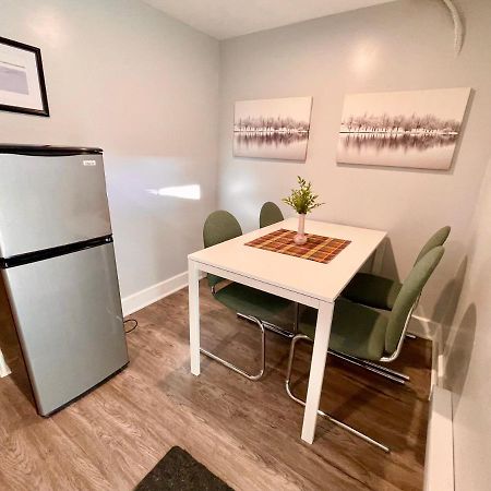 Newly Renovated Studio, Separate Entrance Montréal Extérieur photo
