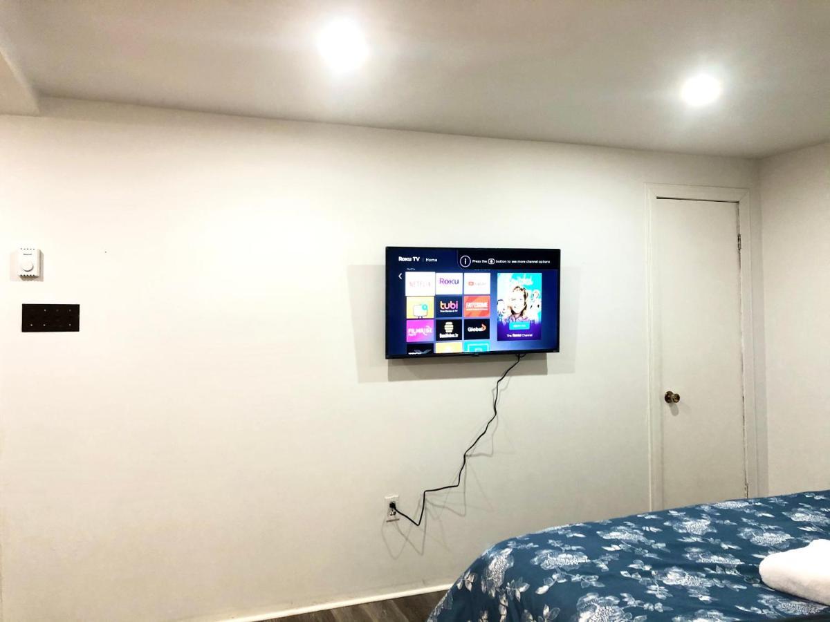 Newly Renovated Studio, Separate Entrance Montréal Extérieur photo