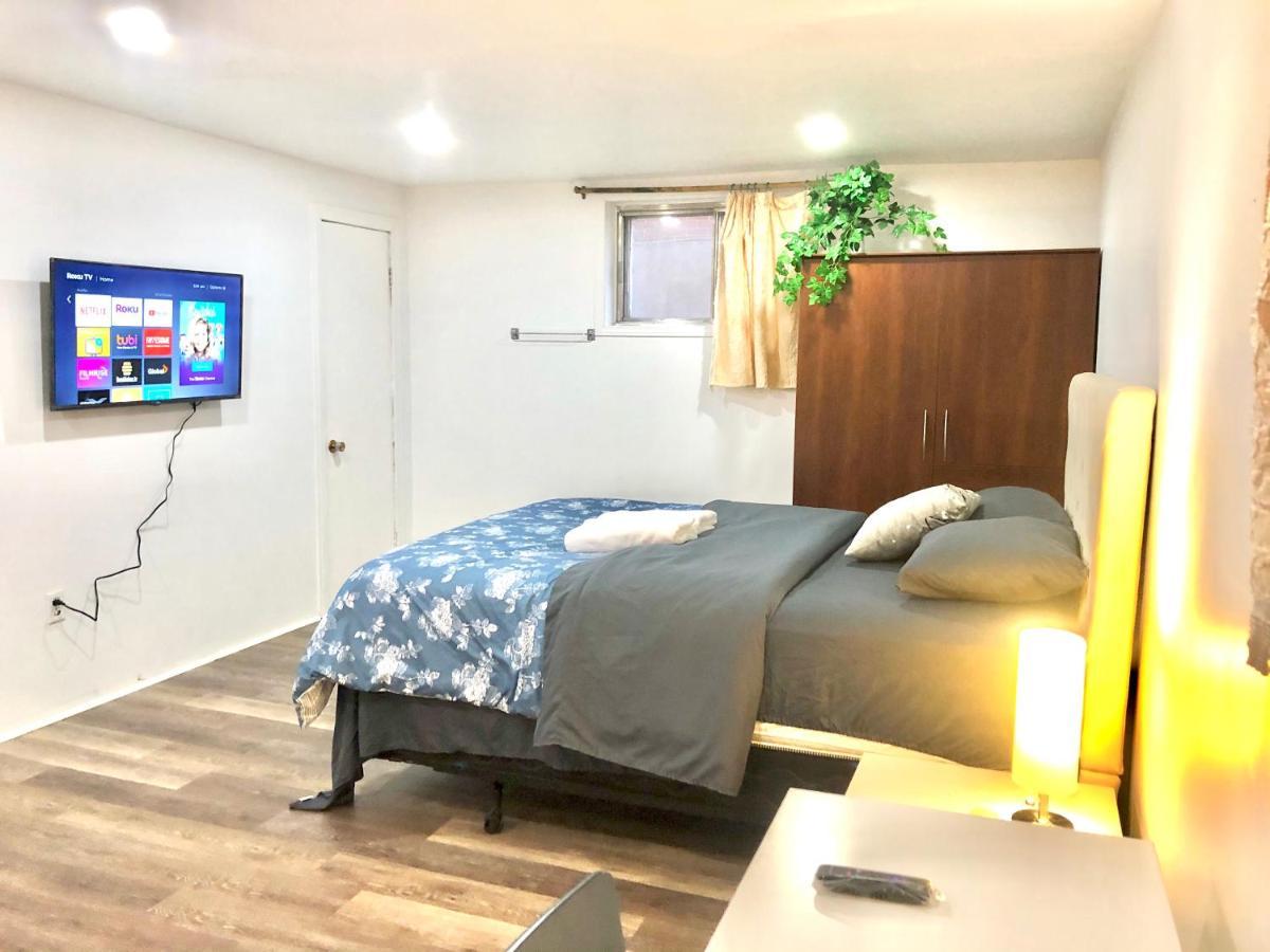 Newly Renovated Studio, Separate Entrance Montréal Extérieur photo