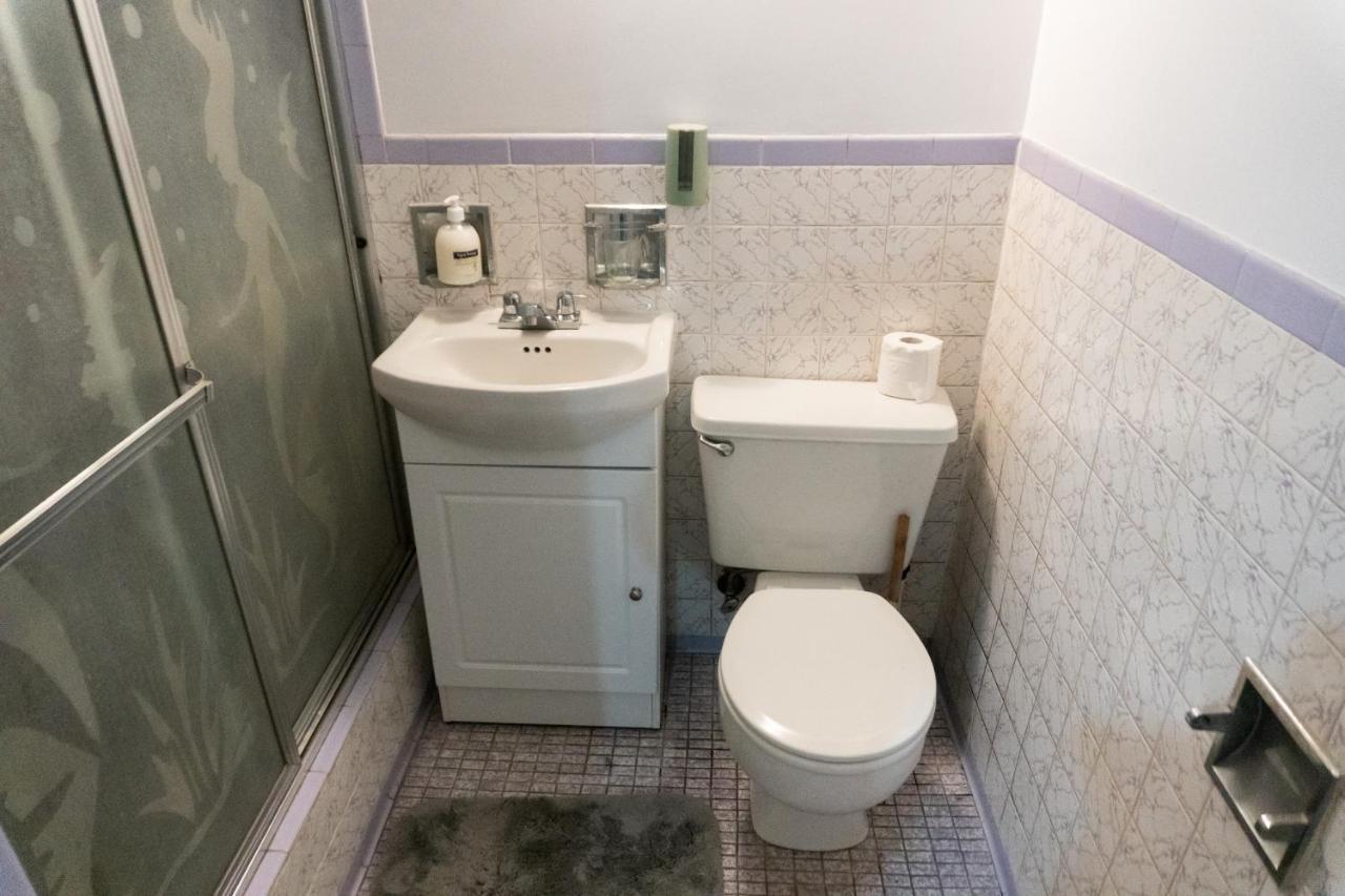 Newly Renovated Studio, Separate Entrance Montréal Extérieur photo