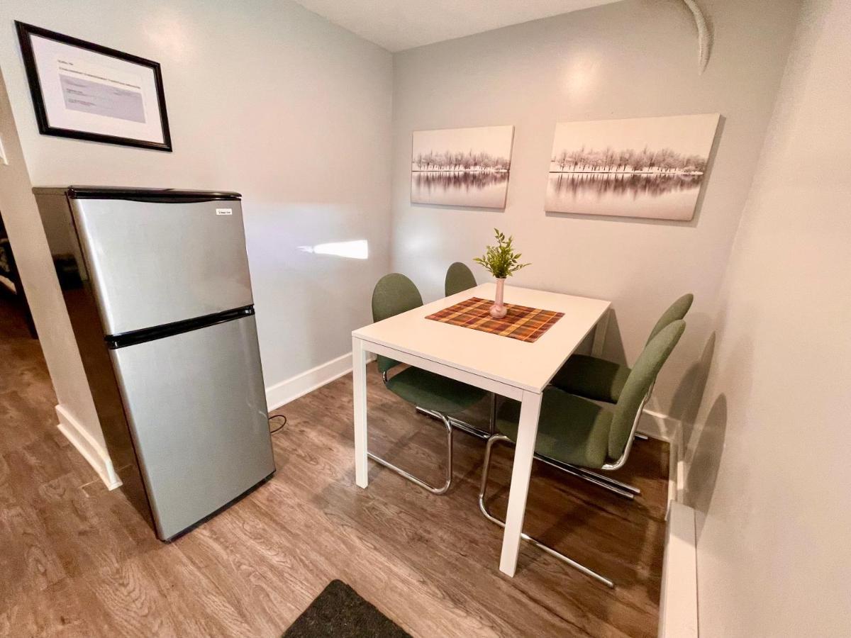 Newly Renovated Studio, Separate Entrance Montréal Extérieur photo